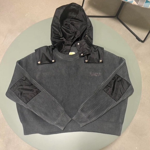 Trendtvision Black Ribbed Knit Sweater with Detachable Hood